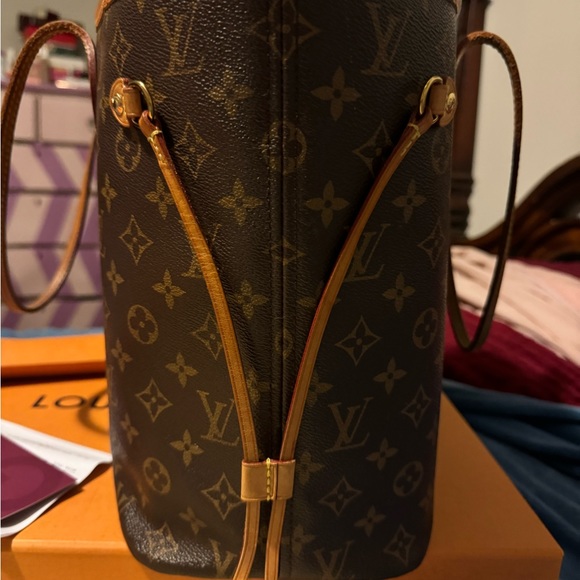 LV Neverfull MM - Picture 6 of 17